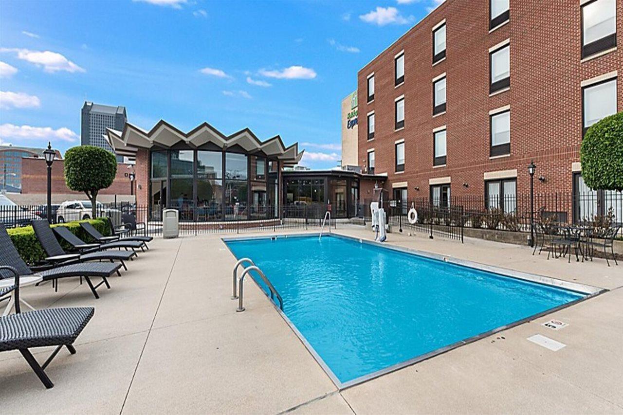 Holiday Inn Express - Columbus Downtown By Ihg Exterior photo